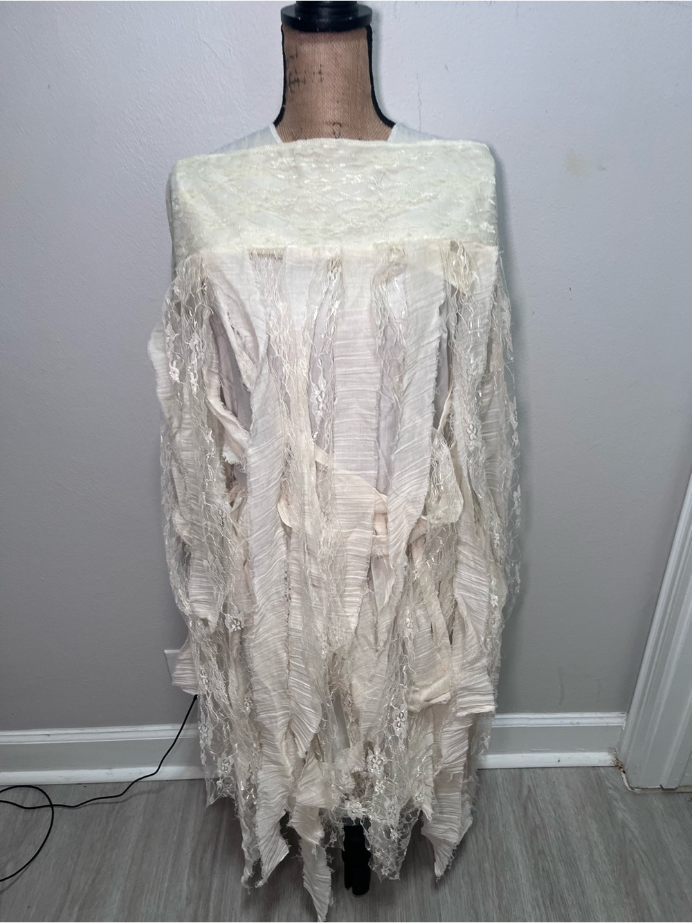 Living Fiction Ivory Layered Shredded Fringe Lace 2 Piece Dress 14/16